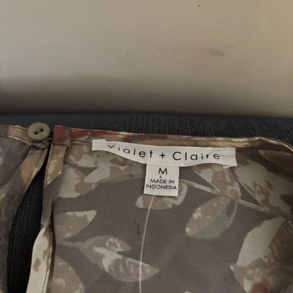 Flower print blouse - size medium - brand new! - Picture 2 of 6